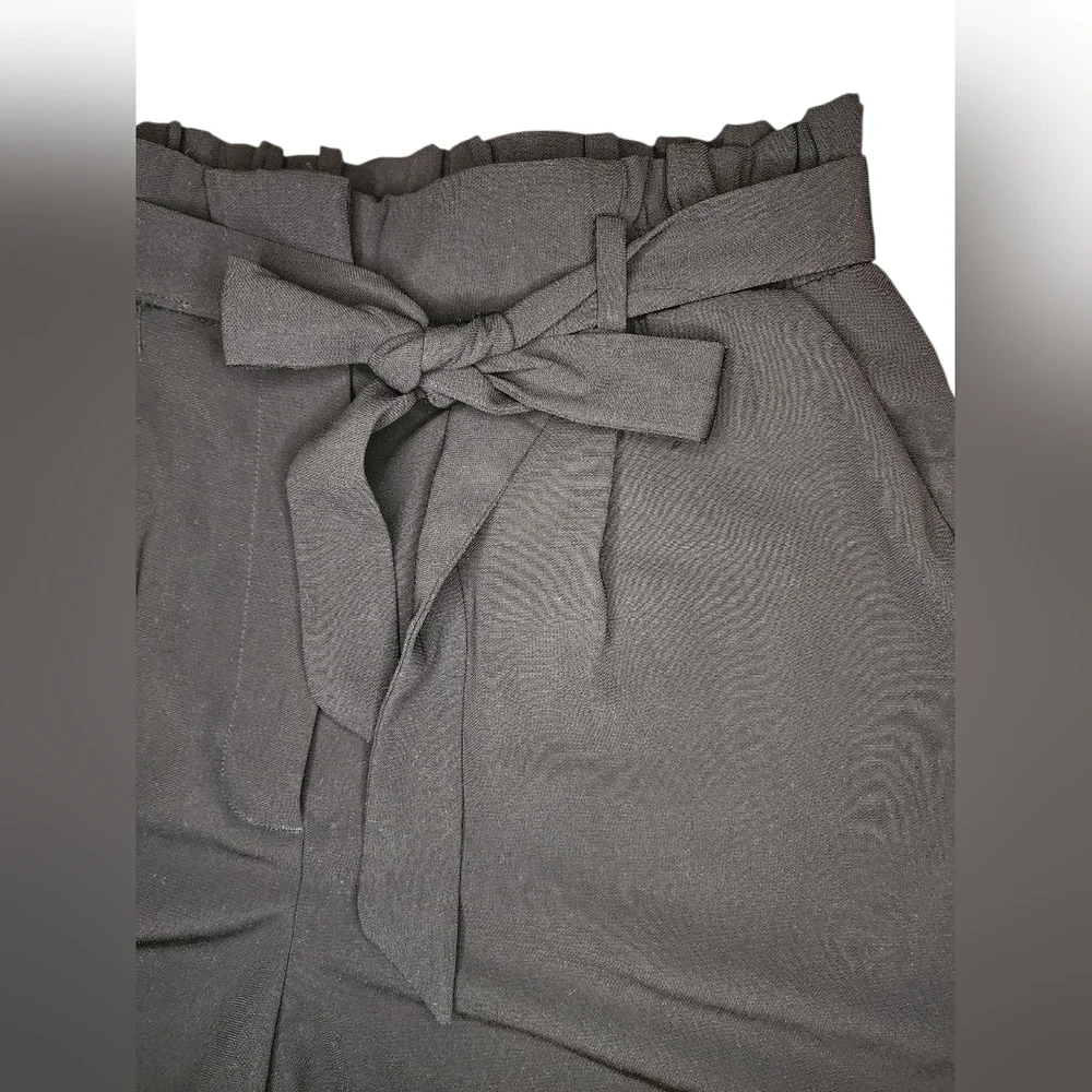 H&M Black High-Waisted Paperbag Shorts with Tie Belt, size 8